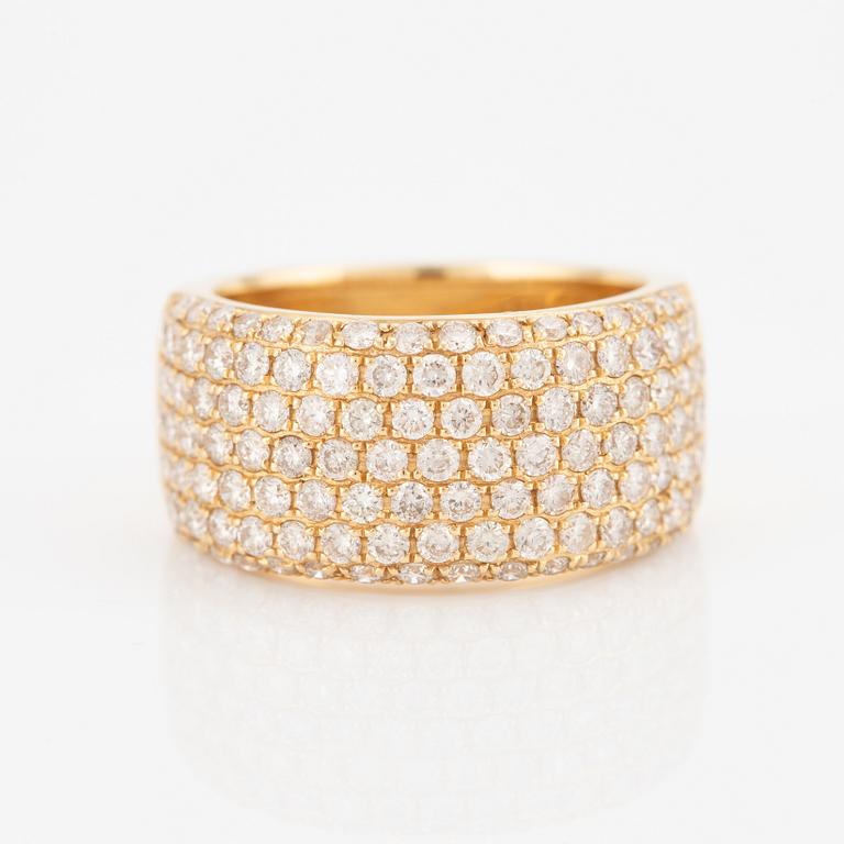 Ring, 18K guld med briljantslipade diamanter.