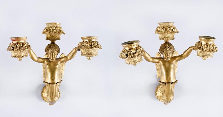 VÄGGAPPLIQUER, ett par, förgylld brons, empirestil, 1900-tal.