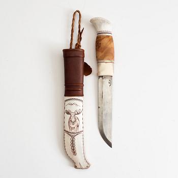 GUNNAR EDHOLM, Jokkmokk/Arjeplog, halvhornskniv, knivslida monogramsignerad GE.