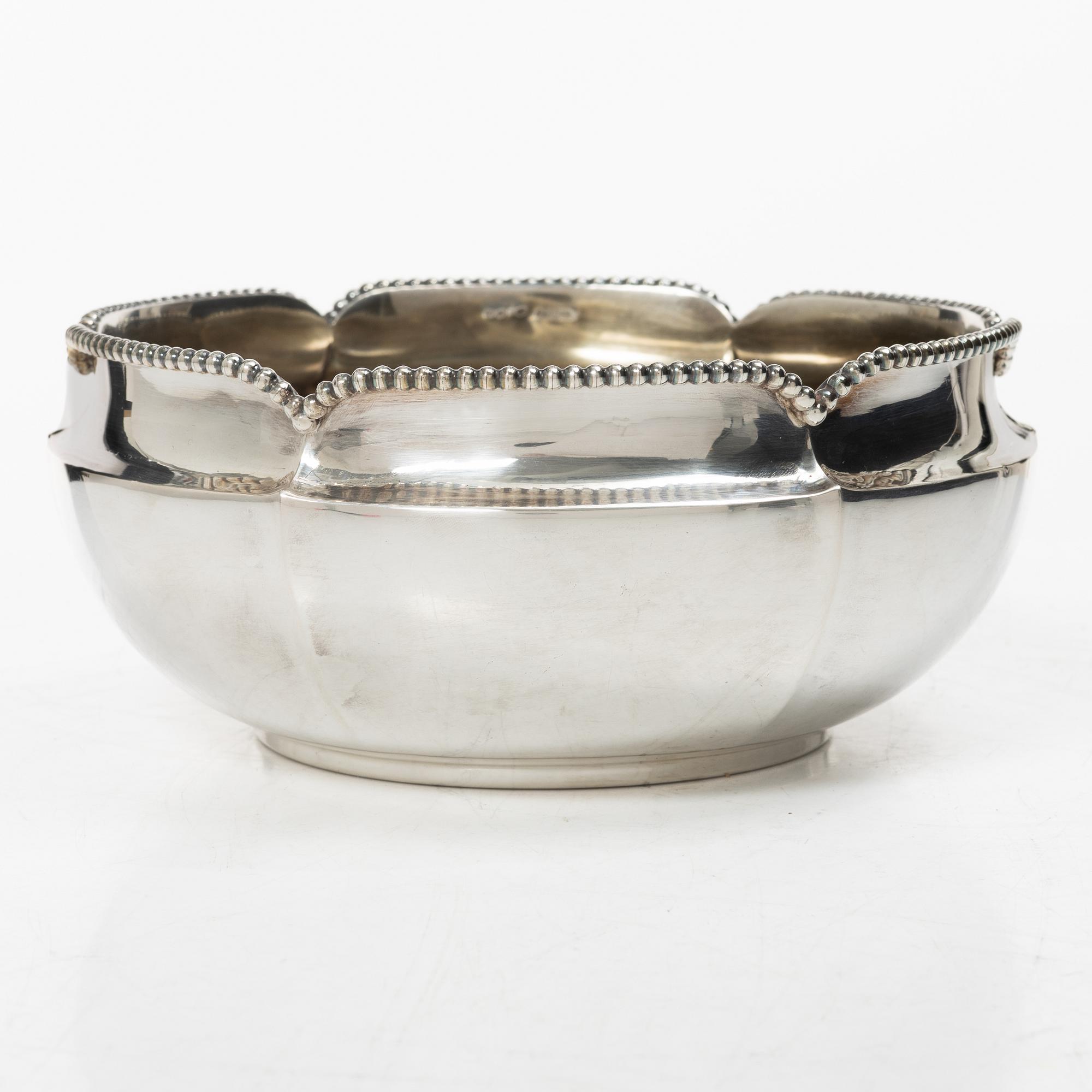 A Swedish silver bowl, mark of F Linder Carl L Nordströms Eftr, Uddevalla 1919.