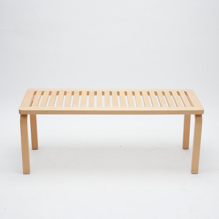 BÄNK, 153A, Alvar Aalto, Artek. Modellen formgiven 1945.