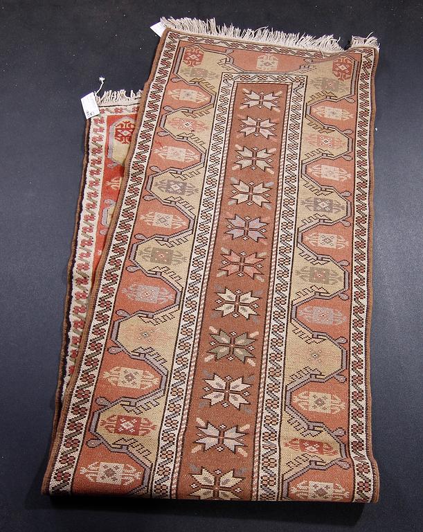 GALLERIMATTA, Old Antotlisk. Ca 260 x 72.