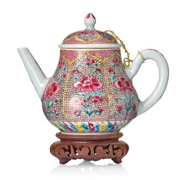 A famille rose tea pot with cover, Qing dynasty, Yongzheng (1723-35).