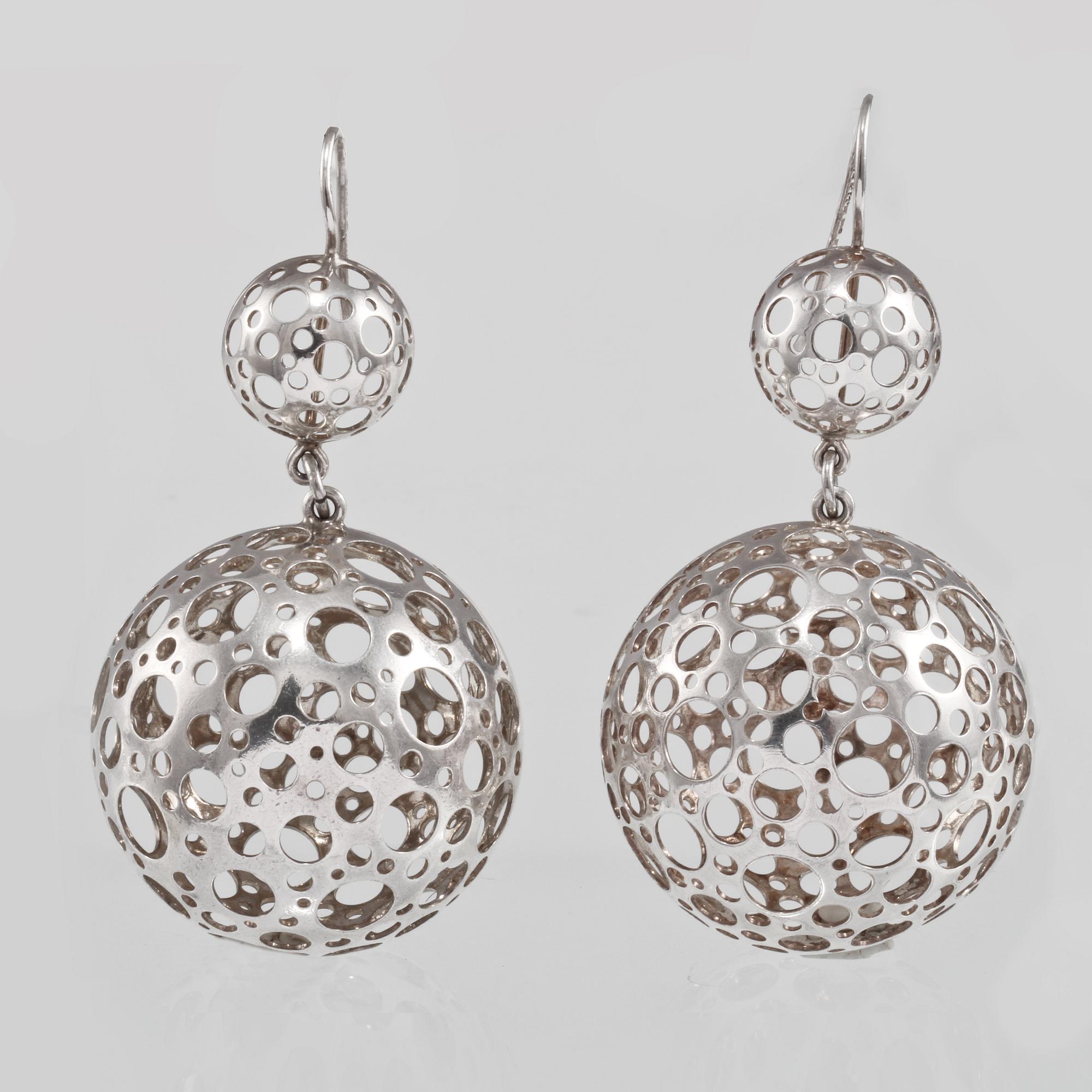 ÖRHÄNGEN, sterlingsilver, Liisa Vitali, N.Westerback, Helsingfors, 1973. Vikt 20,1 gram.