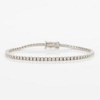 Tennis bracelet 18K white gold with round brilliant-cut diamonds.