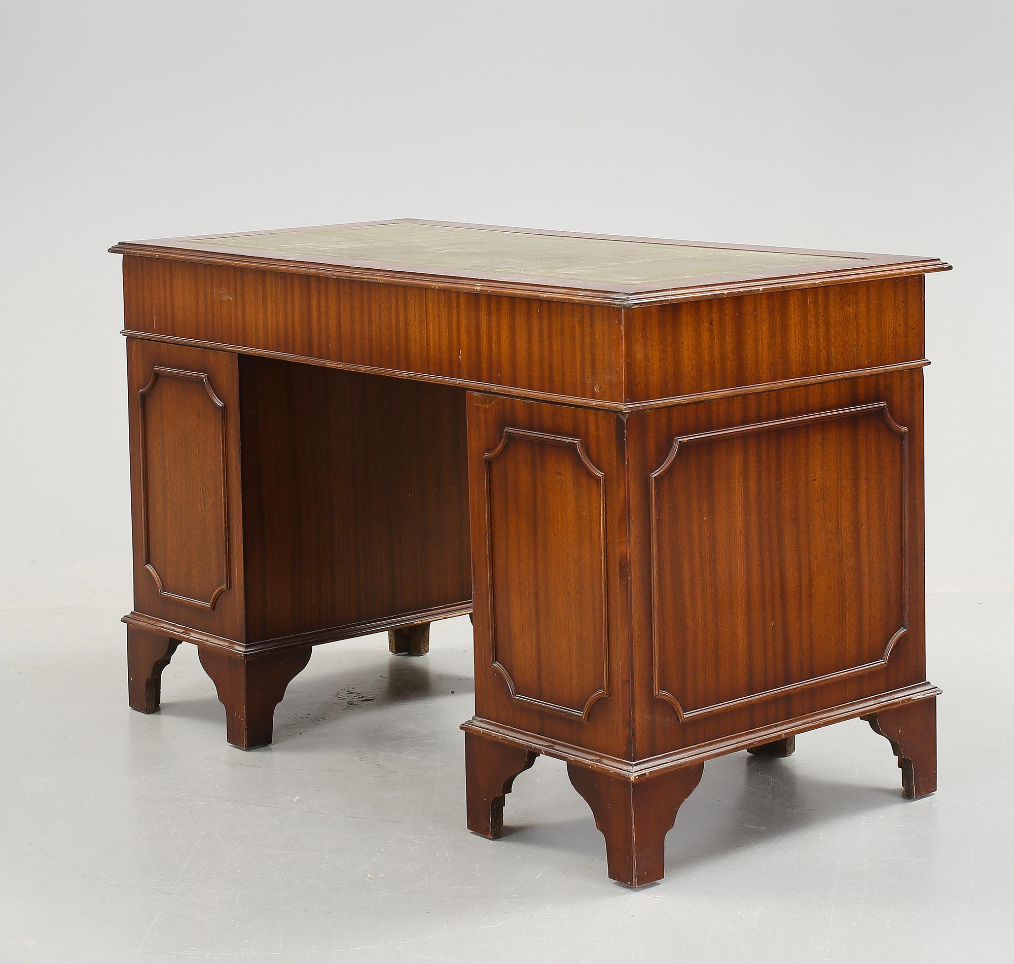 SKRIVBORD, engelsk stil, 1900-tal.