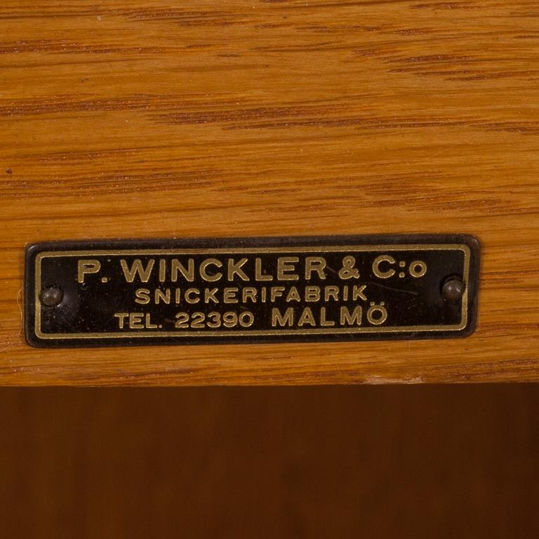 SÄNGBORD, ett par. Rokokostil, P.Winckler & Co, Malmö 1900-tal.