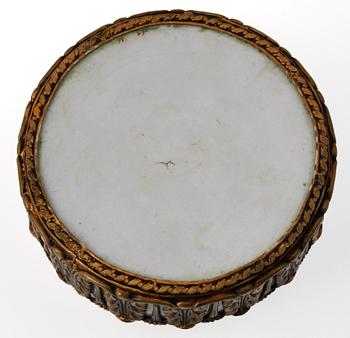 DOSA, porslin o brons, 1900-talets början.