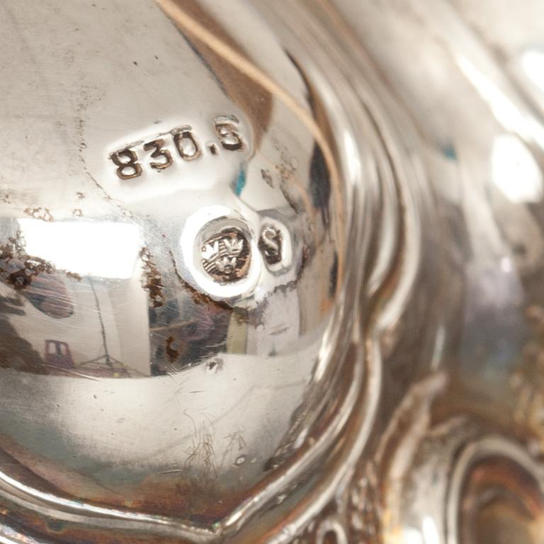 LJUSSTAKAR, ett par. Silver, rokokostil, svenska importstämplar.