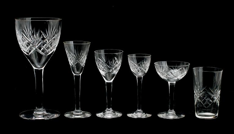 SERVISDELAR, 39 delar, glas, "Helga", Kosta.