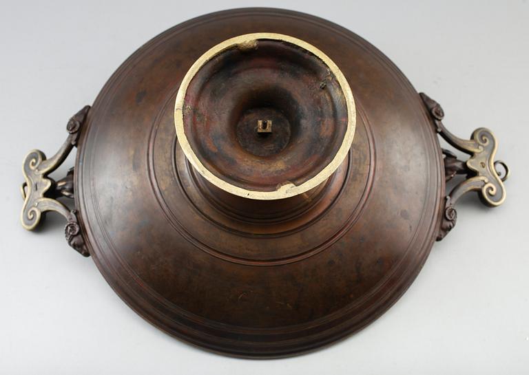 TAZZA, brons, signerad F Levillain.
