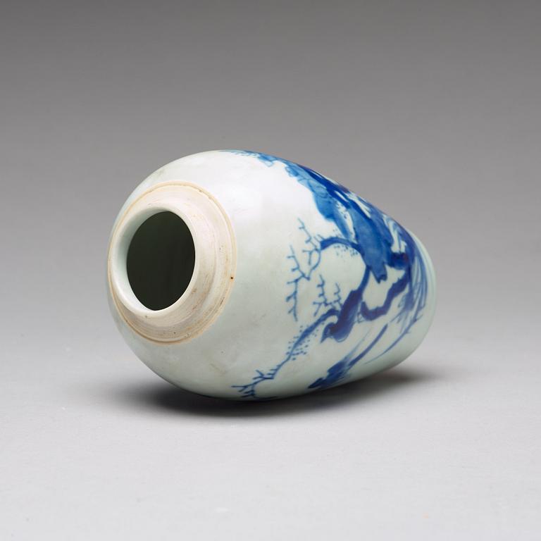 A blue and white Transitional vase, 17th Century.