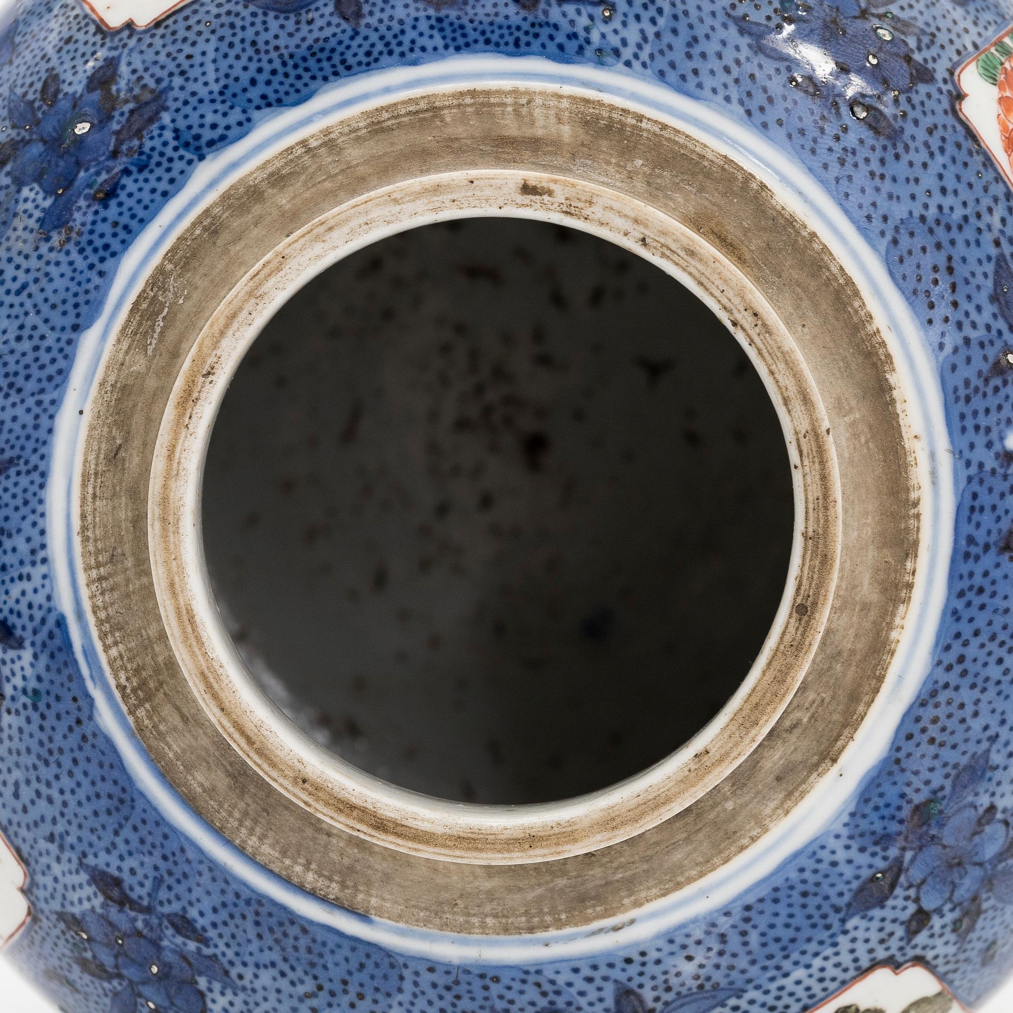 A Kangxi style porcelain urn, China, 20th century.