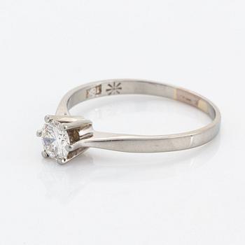 Brilliant-cut diamond ring.