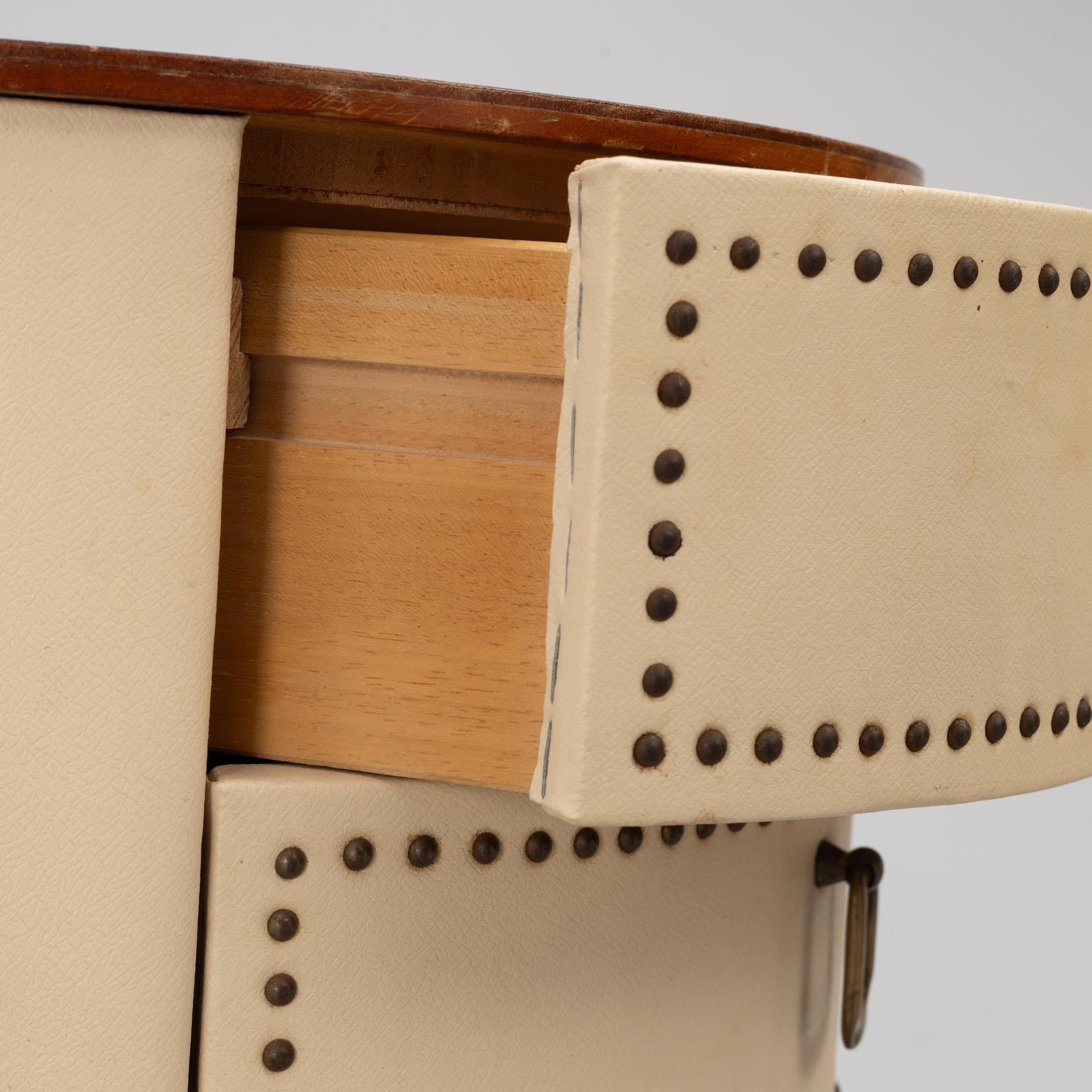 A pair of bedside tables. Halvdan Petterssons möbelfabrik Tibro, mid 20th century.