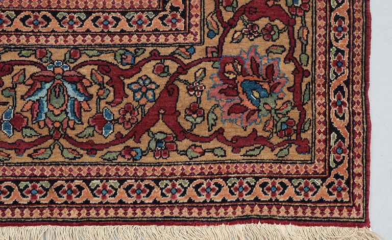 SEMI-ANTIQUE ESFAHAN.
