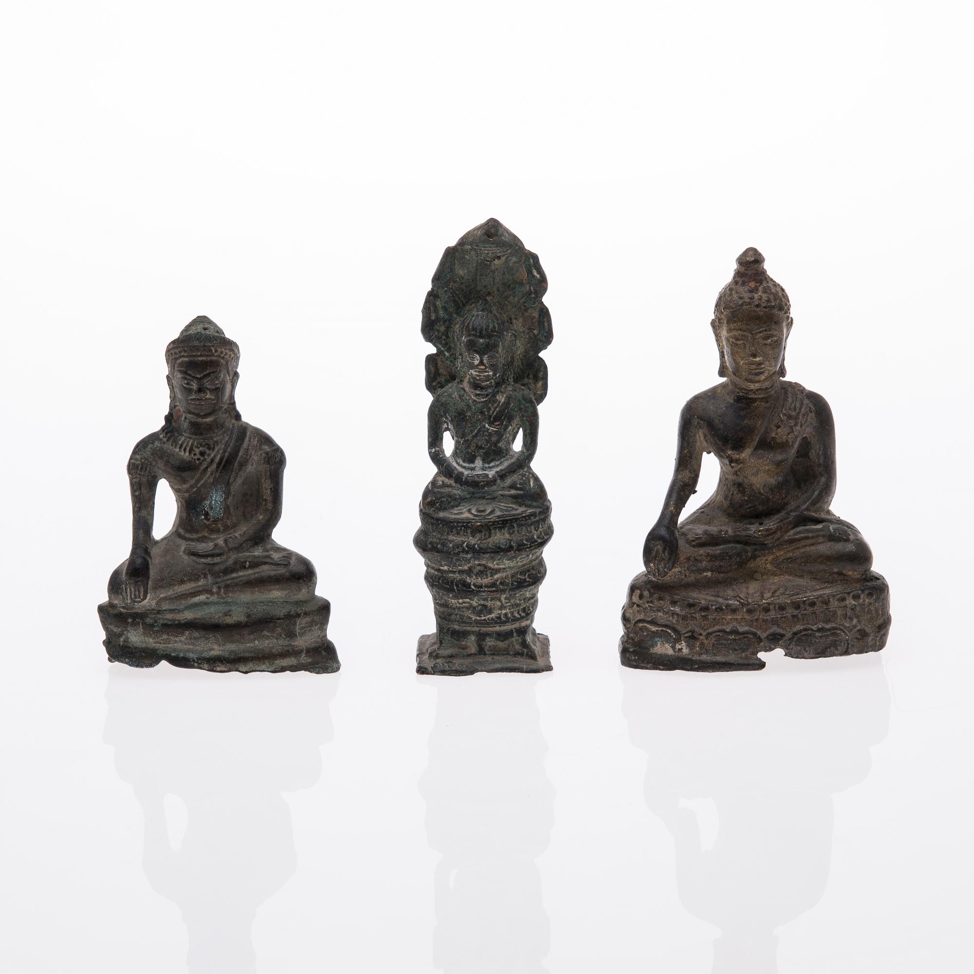 BUDDHASKULPTURER, 3 st, brons, Thailand 1900-tal.