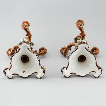 KANDELABRAR, ett par, majolika, Rörstrand, 1800-talets slut.