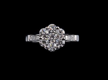 558. SORMUS, briljantti- ja trapetsihiottuja timantteja n. 1.16 ct. 18K valkokultaa, paino 4,2 g.