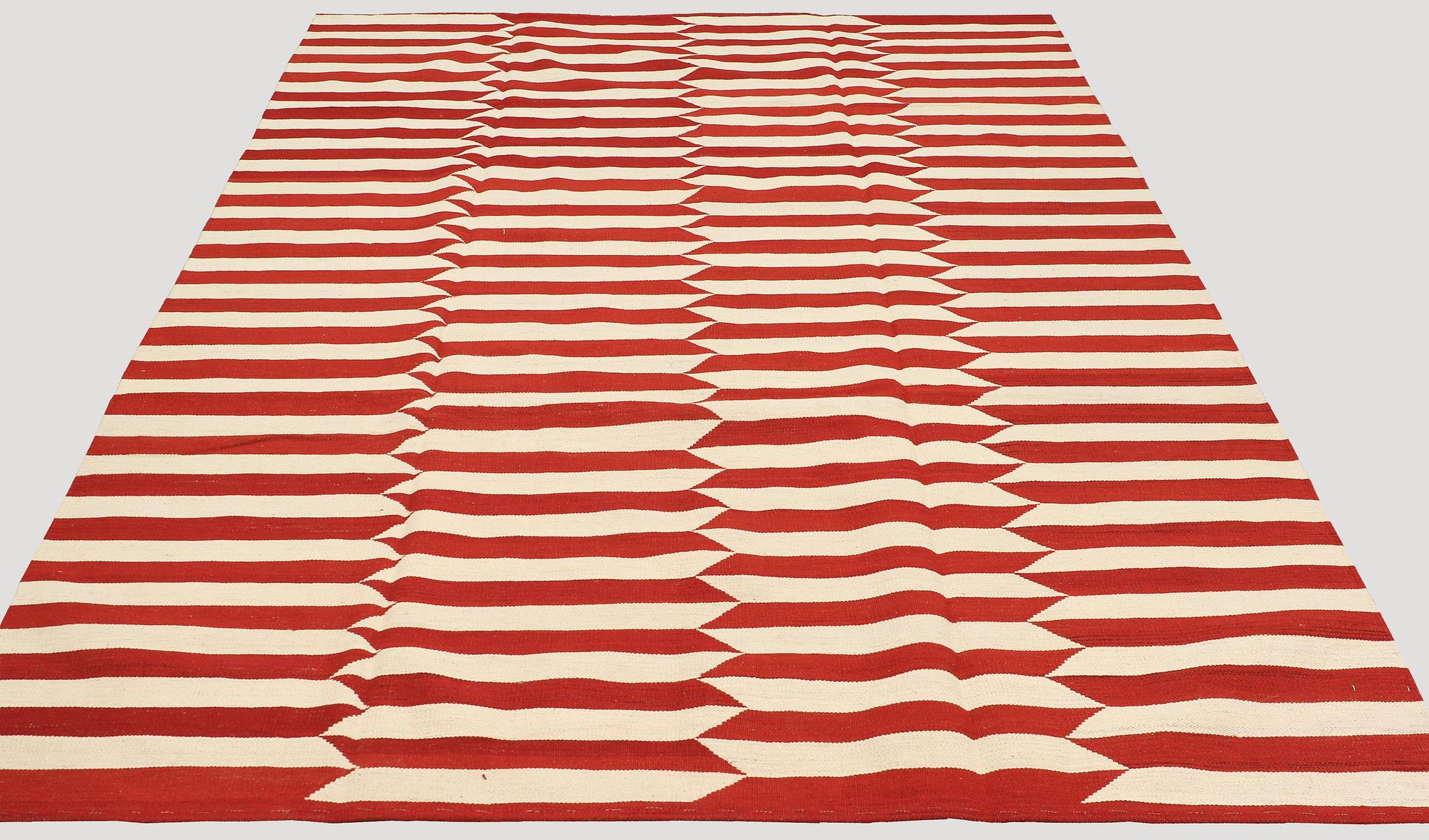 A carpet, flat weave,  slätväv, ca 290 x 205 cm.