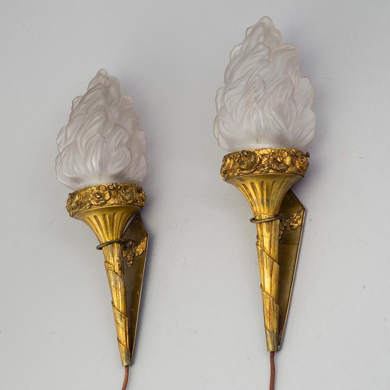 A pair of Louis XVI-style wall lights, early 20th century.