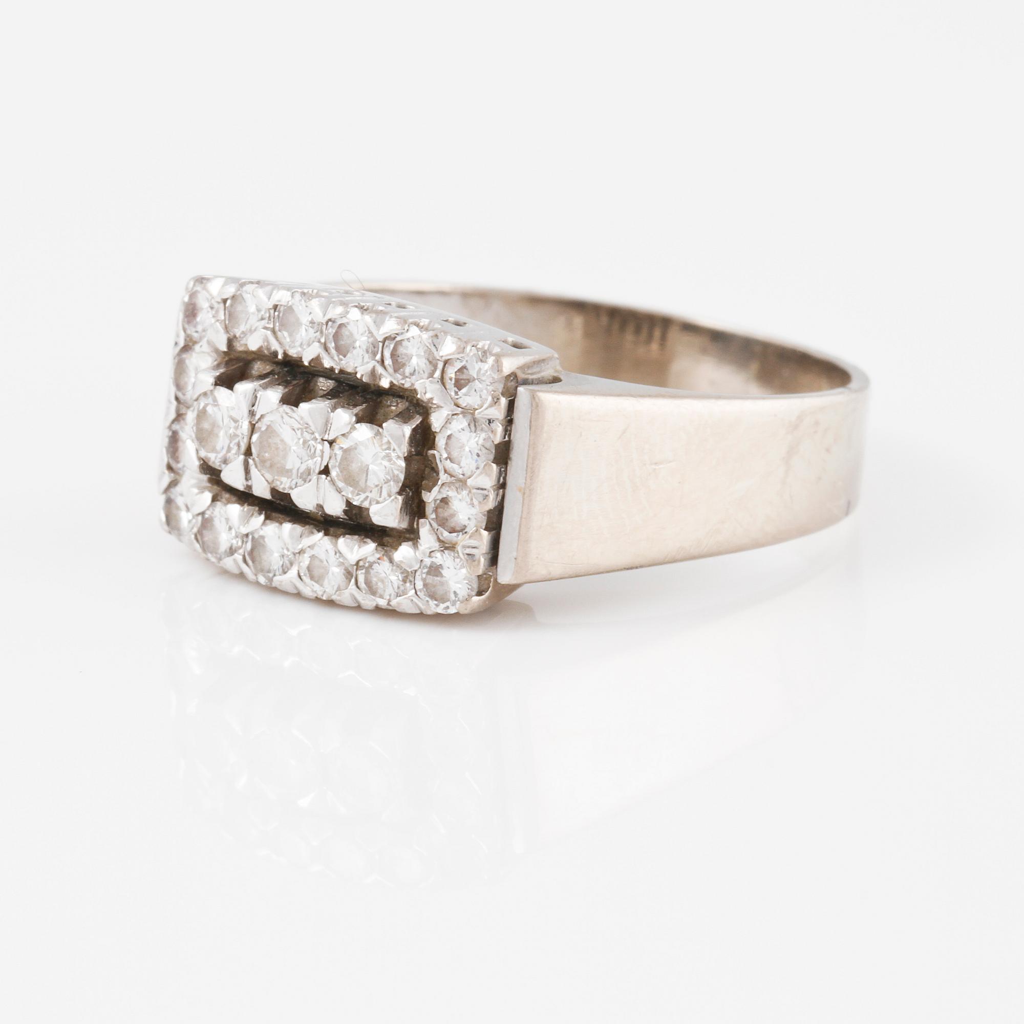 RING, 18K vitguld med briljantslipade diamanter 0.64 ct, Gustav Dahlgren & Co, Malmö. Vikt 6 gram.
