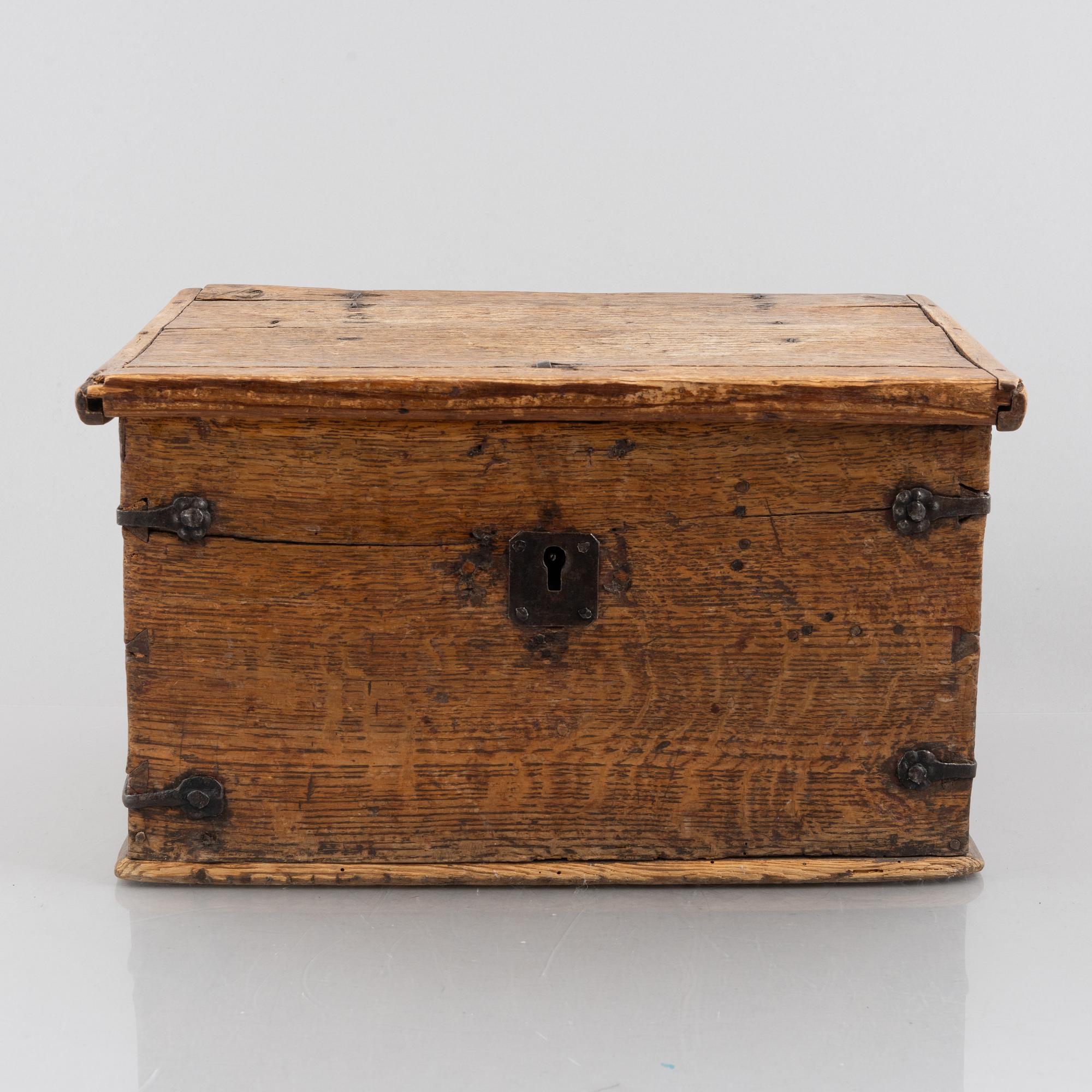 A box, 18th/19th century.