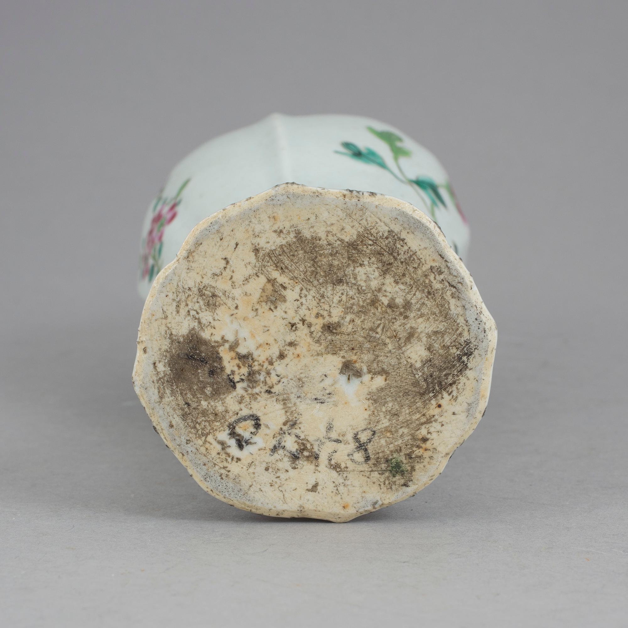 VAS, porslin. Kina, Qingdynastin, Qianlong, (1736-95).