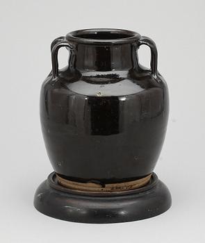KÄRL, keramik, Kina, troligen Ming dynastin (1368-1644).