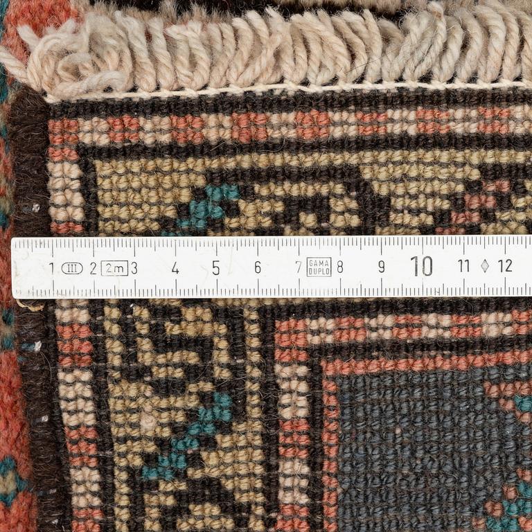 Gallery carpet, probably Kurdish/Karagah, 290 x 90 cm.