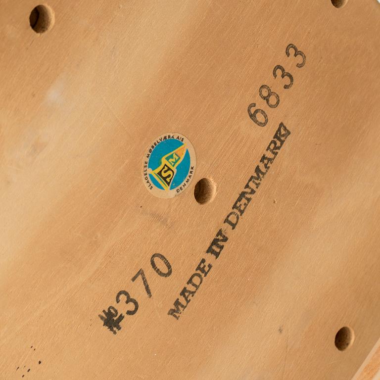 STOLAR, ett par, "Boomerang / 370", Alfred Christensen, för Slagelse möbelverk, Danmark, 1960-tal.