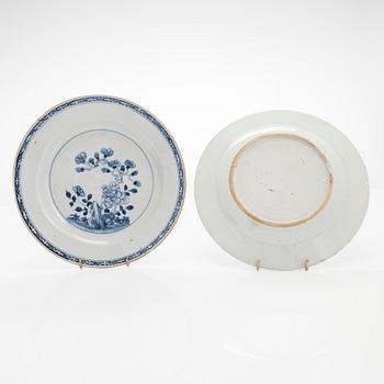 Lautasia, 8 kpl, posliinia. Kiina, Qing-dynastia, Qianlong (1736-95).