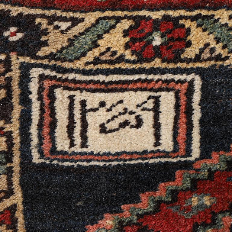 A runner, Sarab, signed, possibly, ca 315 x 90 cm.