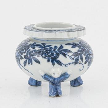 Two porcelain dishes and an incense burner, Japan, 19th century.
