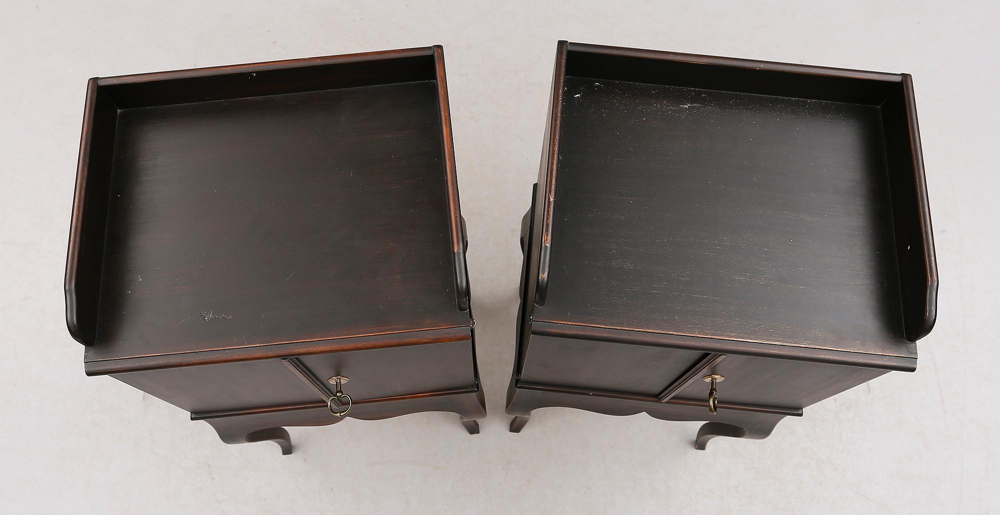 SÄNGBORD, 1 par, rokokostil, för Nationalmuseum, 1900-talets andra hälft.