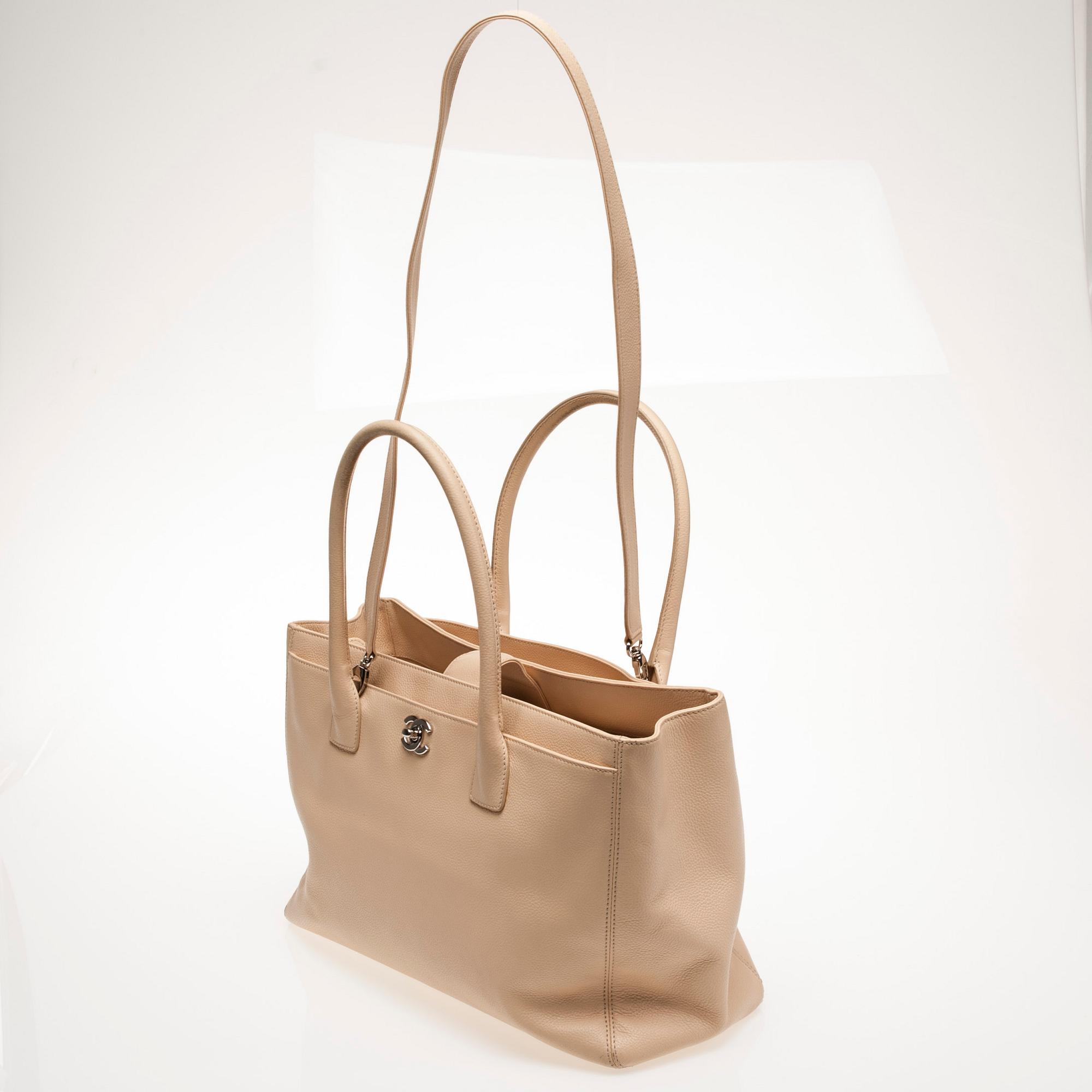 VÄSKA, "Executive Tote", Chanel.