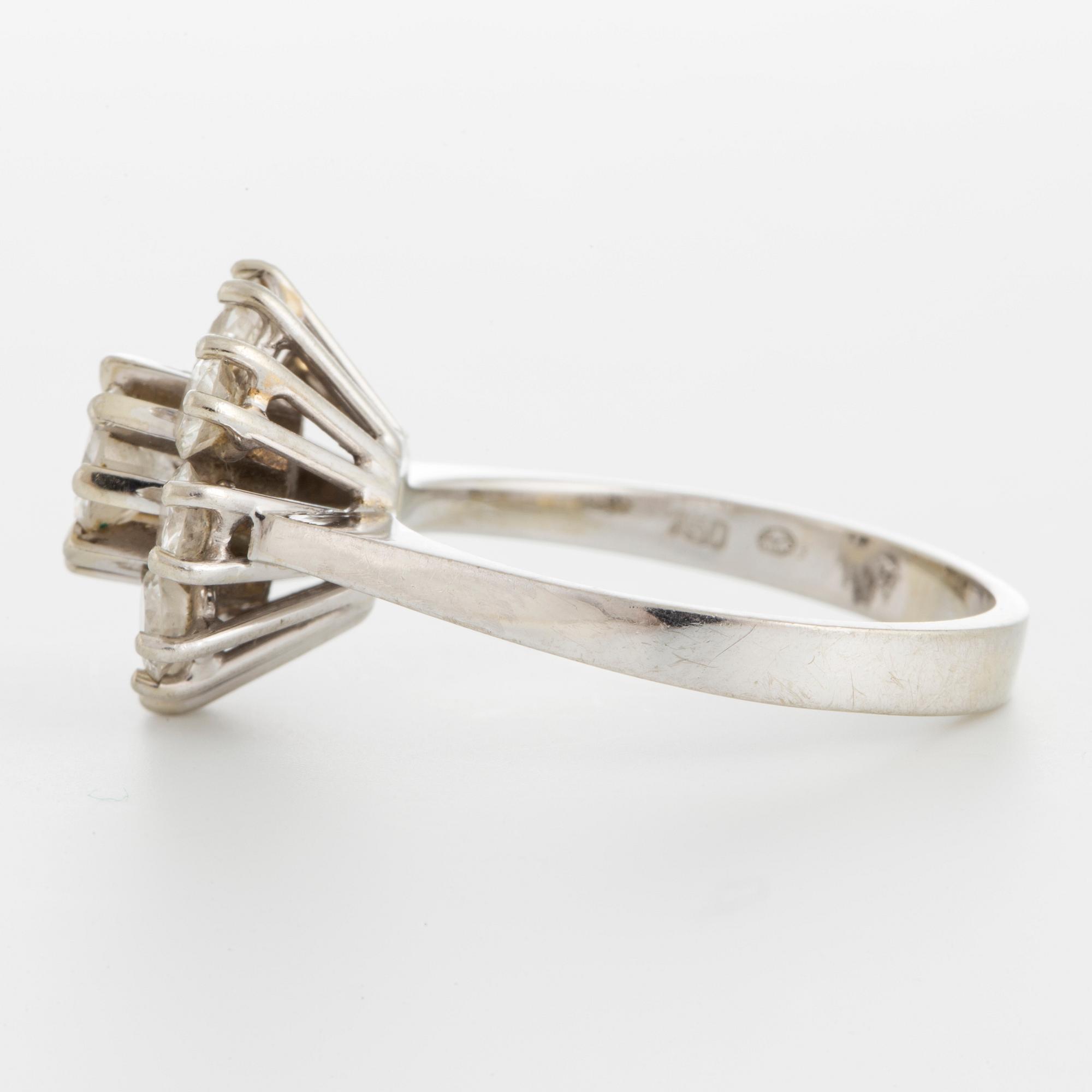 RING, med diamanter.