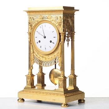 BORDSPENDYL, Paris, 1800-talets början.