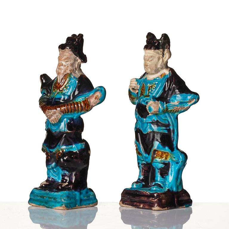 A pair of turquoise and purple glazed figures of guardsmen, Ming dynasty (1368-1644).