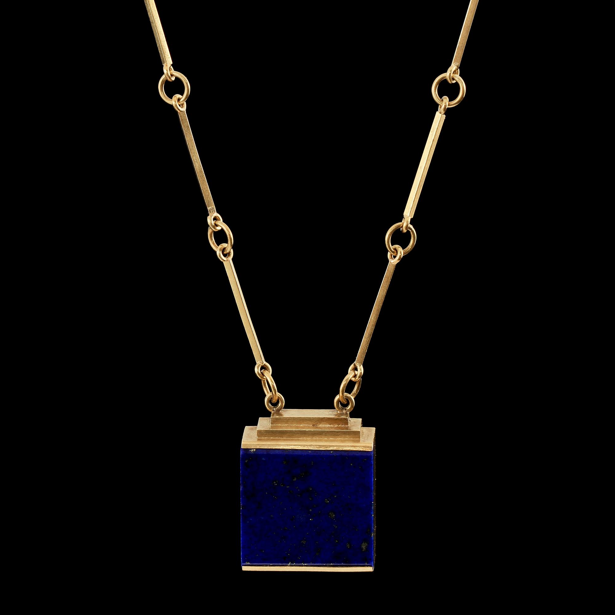GARNITYR, 4 delar, 18k guld med lapis lazuli, Wiven Nilsson, Lund 1940 - 59. Tot vikt 69 g.