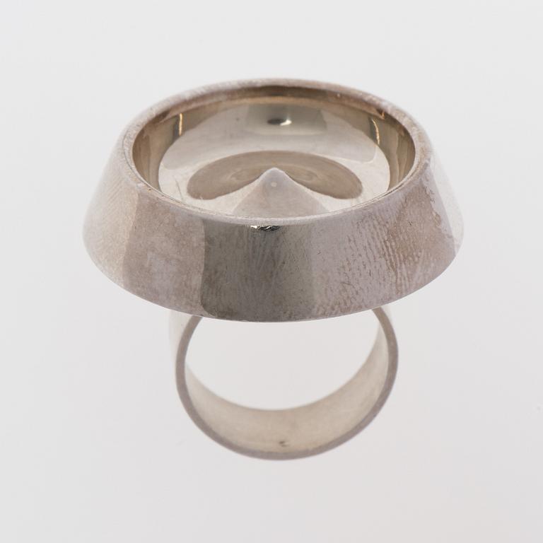 RING, silver. Pekka Piekäinen, Auran Kultaseppä, Åbo 1973.