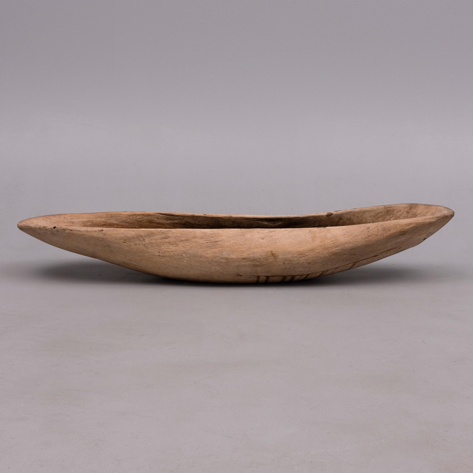 TRÅG, allmoge, obehandlat trä, i botten daterad 1849.