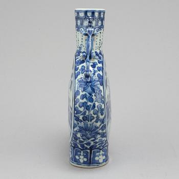 A blue and white moon flask, Qing dynasty, Guangxu (1874-1908).