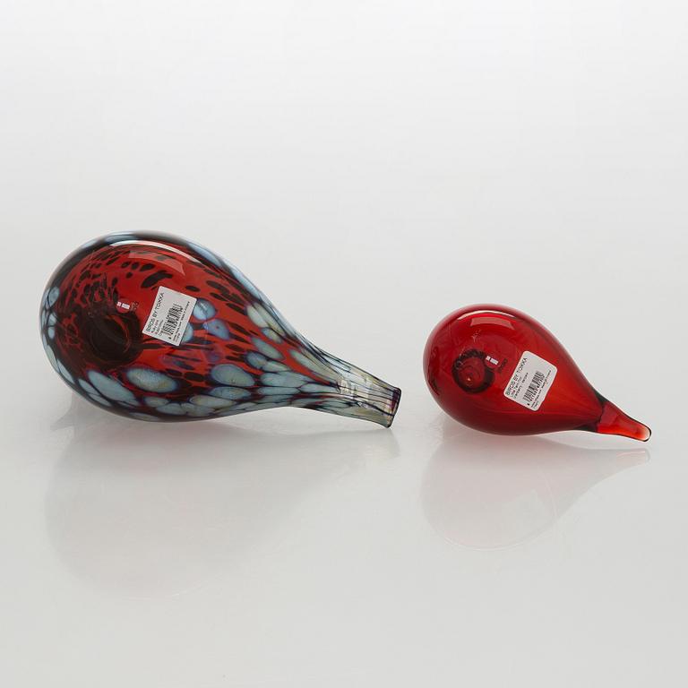 Oiva Toikka, a 'Ruby bird' and 'Little tern' glass birds, signed O. Toikka Iittala.