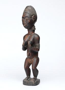 FETISCH. Trä. Baoule-stammen. Côte d'Ivoire (Elfenbenskusten) omkring 1940-1950. Höjd 47,5 cm.