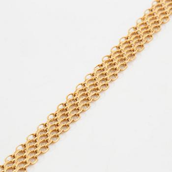 18K gold bracelet.