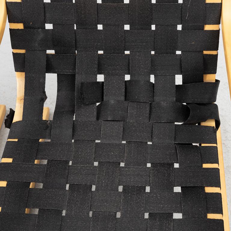 Alvar Aalto, a pair of model 406 armchairs, Artek, end of the 20th century.