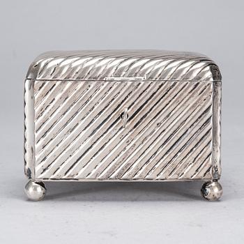 DOSA, silver, Wien, Österrike-Ungern, ca 1900. Totalvikt 326 g.