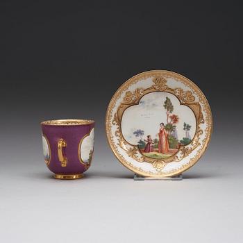 A Meissen cup with stand, 1730's.