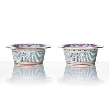A pair of famille rose Chinese Export 'Shipping subject' chestnut baskets with stands, Qing dynasty, Jiaqing (1796-1820).